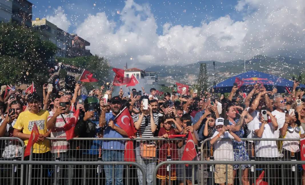 Şampiyon Toprak Razgatlıoğlu'nu Alanya'da Binler Karşıladı 4